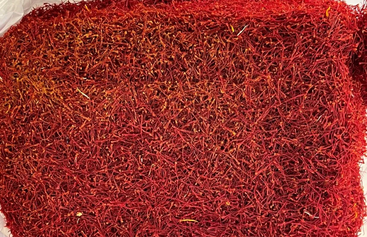 زعفران که دارای گرده است